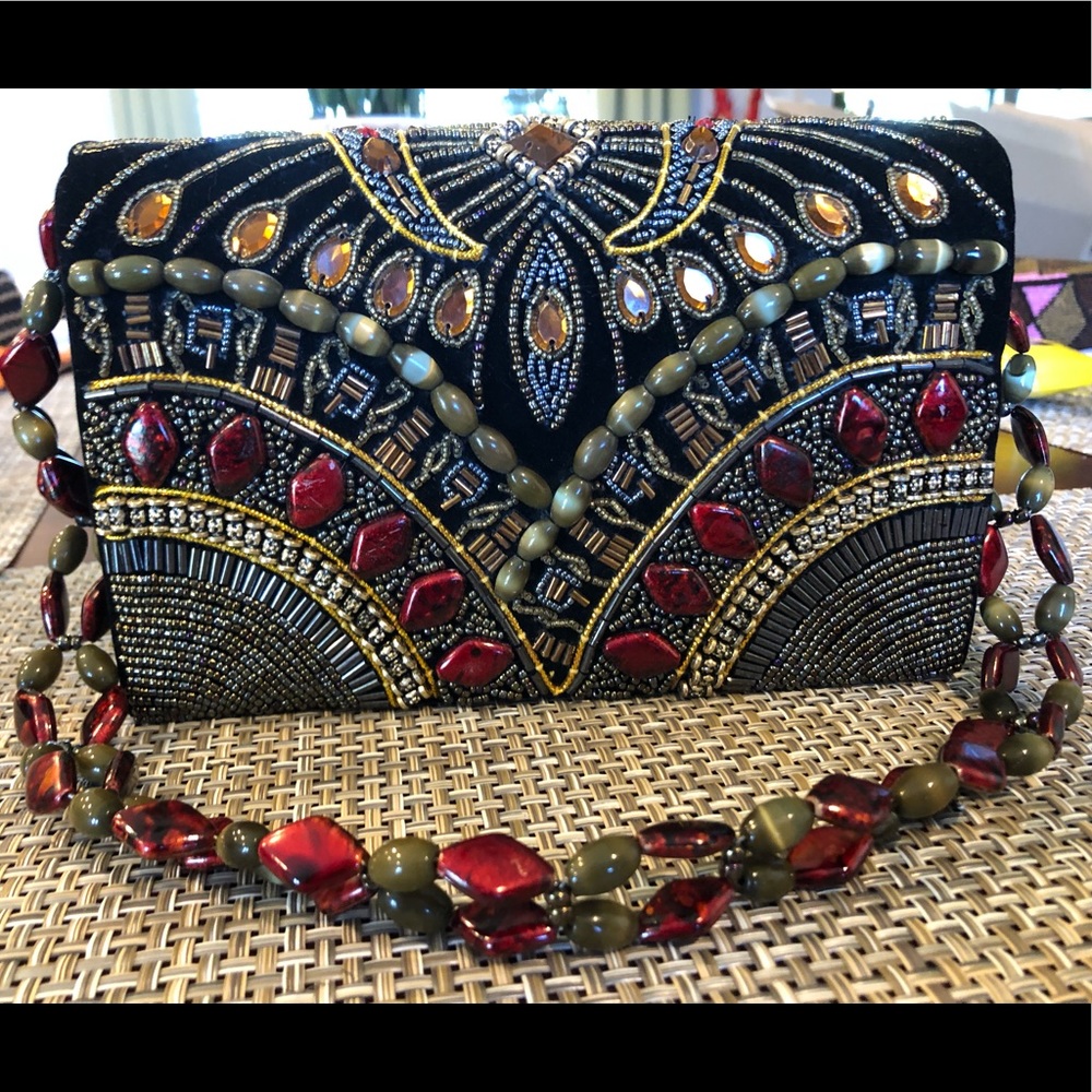 Women’s beaded purse. NWT Has snap closure.
